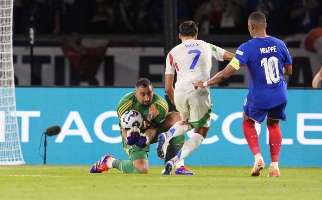 Gianluigi Donnarumma (Italy)  during the Uefa Nations League 24-25 soccer match between France and Italy (group B) at the Parc des Princes, Paris, France -  September 6,  2024. Sport - Soccer . (Photo by Fabio Ferrari/LaPresse)