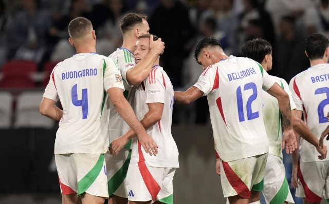 Italy's Davide Frattesi celebrates after scoring the 1-0 goal for his team during the Uefa Nations League 24-25 soccer match between Israel and Italy (group B) at the Bozsik Arena, Budapest, Hungary -  September 9,  2024. Sport - Soccer . (Photo by Massimo Paolone/LaPresse)