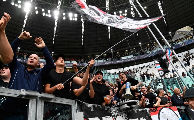 PSV fans cheer on prior to the UEFA Champions League 1st round day 1 football match between Juventus FC and PSV Eindhoven, at the Juventus Stadium in Turin on September 17, 2024. (Photo by Isabella BONOTTO / AFP)