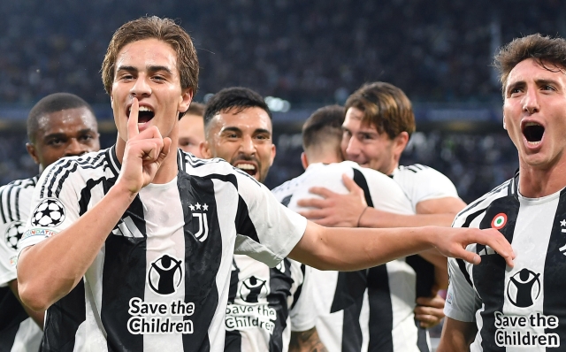 Juventus'  Kenan Yldiz jubilates after scoring the gol (1-0) during the Uefa Champions League soccer match Juventus  FC vs PSV Eindhoven at the Allianz Stadium in Turin, Italy, 17 September 2024 ANSA/ALESSANDRO DI MARCO