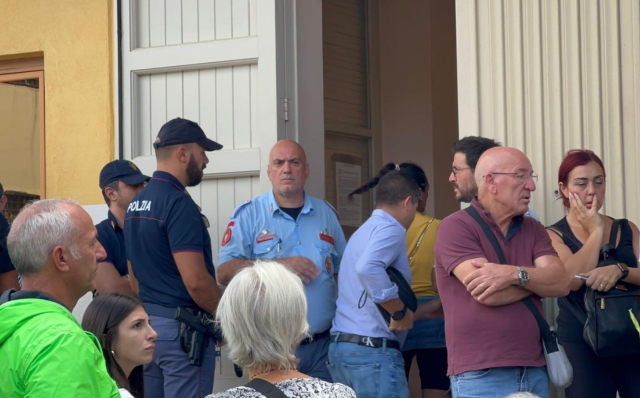 Il trasporto della bara di Toto' Schillaci verso lo stadio di Palermo, 18 settembre 2024. La salma di Totò Schillaci, scomparso stamattina a 59 anni, è arrivata allo stadio Renzo Barbera di Palermo. Nell'impianto tutto è stato predisposto per la camera ardente, che è stata allestita nella sala stampa dello stadio. /// The transport of the coffin of Toto' Schillaci to the Palermo stadium, in Palermo, Italy, 18 September 2024. The body of Totò Schillaci, who passed away this morning at the age of 59, arrived at the Renzo Barbera stadium in Palermo. In the facility, everything has been prepared for the funeral chapel, which has been set up in the stadium's press room. Former Inter, Juventus and Italy striker Totò Schillaci has died today at the age of 59. Schillaci, one of heroes of the national team's 'magic nights' at the Italia '90 World Cup, when he was top scorer with six goals, was admitted to Palermo's Civico hospital on 07 September. ANSA/ IGOR PETYX