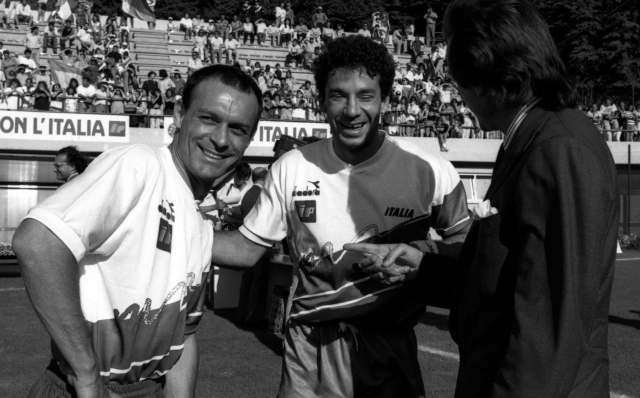 Allenamenti della Nazionale di calcio italiana. Nella foto Salvatore Schillaci (S), Gianluca Vialli (C) e Luca Cordero di Montezemolo (D). Roma, 5 luglio 1990 ARCHIVIO ANSA R 23242