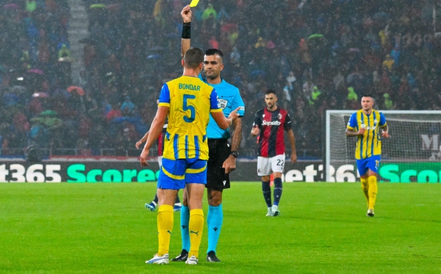 Shakhtar Donetsk's Ukrainian defender #05 Valeriy Bondar receives a yellow card during the UEFA Champions League 1st round day 1 football match between Bologna FC and Shakthar Donetsk, at the Stadio Renato Dall'Ara in Bologna on September 18, 2024. (Photo by Andreas SOLARO / AFP)