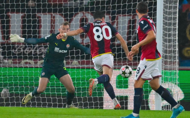 Bologna's Italian midfielder #80 Giovanni Fabbian shoots the ball to attempt to score during the UEFA Champions League 1st round day 1 football match between Bologna FC and Shakthar Donetsk, at the Stadio Renato Dall'Ara in Bologna on September 18, 2024. (Photo by Andreas SOLARO / AFP)