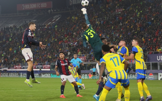 Shakhtar Donetsk's goalkeeper Dmytro Riznyk during the Uefa Champions League soccer match between Bologna f.c. and Shakhtar Donetsk at the Dall?Ara Stadium, Bologna, northern Italy, Wednesday, September 18, 2024. Sport - Soccer - (Photo Michele Nucci - LaPresse)