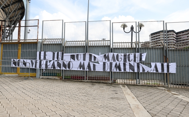 Addio Totò Schillaci, l\'omaggio alla camera ardente nello stadio Barbera di Palermo  September 18, 2024  ( Alberto Lo Bianco/Lapresse)   the tribute to the funeral chapel in the Barbera stadium in Palermo September 18, 2024 (Alberto Lo Bianco/Lapresse)