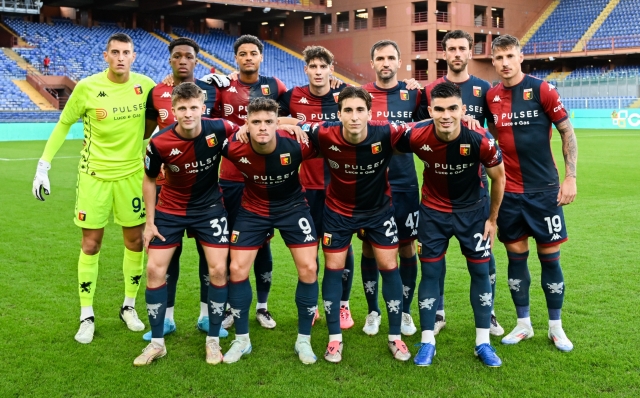 Genoa?s team posing before the match during the Serie A soccer match between Genoa and Juventus at the Luigi Ferraris Stadium in Genoa, Italy - Sunday, September 28, 2024. Sport - Soccer . (Photo by Tano Pecoraro/Lapresse)