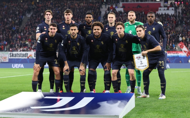 Juventus' players pose for photographers prior to the UEFA Champions League football match between RB Leipzig and Juventus FC at the Red Bull Arena in Leipzig on October 2, 2024. (Photo by Ronny HARTMANN / AFP)