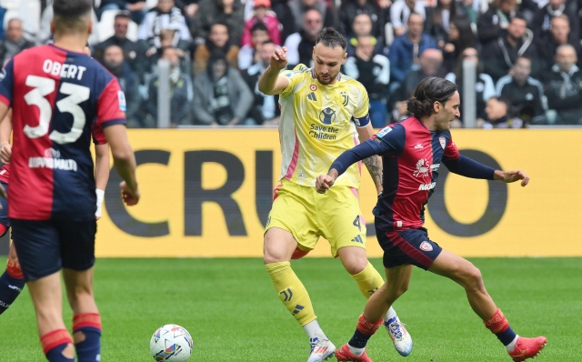 Juventus' Federico gatti in action during the  italian Serie A soccer match Juventus  FC vs Cagliari Calcio at the Allianz Stadium in Turin, Italy, 6 October 2024 ANSA/ALESSANDRO DI MARCO