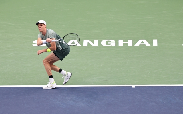 SHANGHAI, CHINA - OCTOBER 12: Jannik Sinner of Italy competes against Tomas Machac of Czechia in the Men's Singles Semifinals match on Day 13 of 2024  Shanghai Rolex Masters at Qi Zhong Tennis Centre on October 12, 2024 in Shanghai, China. (Photo by Hu Chengwei/Getty Images)