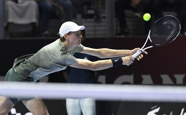 epa11664910 Jannik Sinner of Italy in action during his match against Novak Djokovic of Serbia at the Six Kings Slam exhibition tennis tournament in Riyadh, Saudi Arabia, 17 October 2024.  EPA/STR