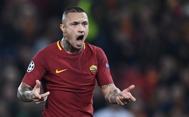 AS Roma's Belgian midfielder Radja Nainggolan reacts during the UEFA Champions League quarter-final second leg football match between AS Roma and FC Barcelona at the Olympic Stadium in Rome on April 10, 2018. / AFP PHOTO / Filippo MONTEFORTE