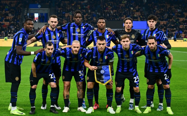 Inter Milan's players pose for the photo prior to the Italian Serie A football match between Inter Milan and Parma at the San Siro stadium in Milan, on December 6, 2024. (Photo by Piero CRUCIATTI / AFP)