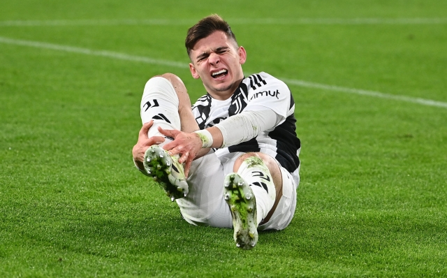 Juventus' Portuguese forward #07 Francisco Conceicao holds his shin as he lies on the pitc during the UEFA Champions League, league phase day 6, football match between Juventus (ITA) and Manchester City (ENG) at the Allianz stadium in Turin, on December 11, 2024. (Photo by Isabella BONOTTO / AFP)