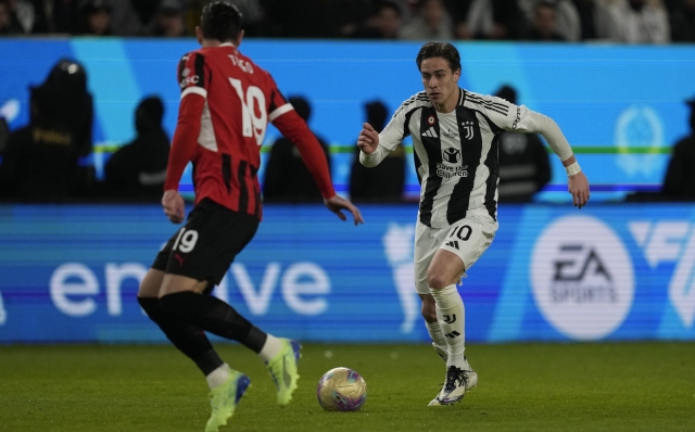 Juventus' Kenan Yildiz in action in front of AC Milan's Theo Hernandez during the Italian Super Cup semifinal soccer match between Juventus and Milan in Riyadh, Saudi Arabia, Friday, Jan. 3, 2025. (AP Photo/Altaf Qadri)