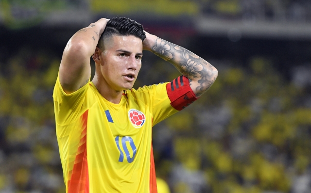 BARRANQUILLA, COLOMBIA - NOVEMBER 19: James Rodriguez of Colombia reacts during the South American FIFA World Cup 2026 Qualifier match between Colombia and Ecuador at Roberto Melendez Metropolitan Stadium on November 19, 2024 in Barranquilla, Colombia.  (Photo by Gabriel Aponte/Getty Images)