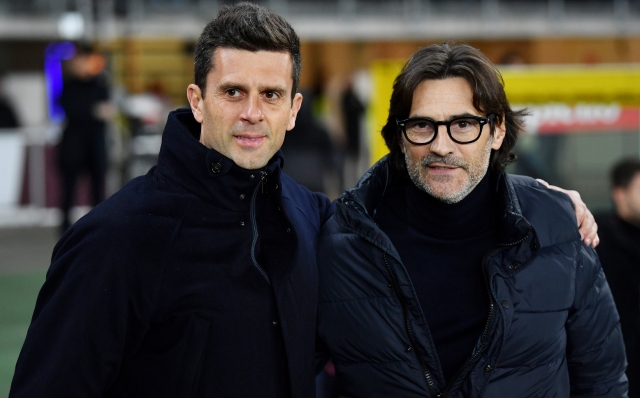 TURIN, ITALY - JANUARY 11: Thiago Motta, Head Coach of Juventus, interacts with Paolo Vanoli, Head Coach of Torino, prior to the Serie A match between Torino and Juventus at Stadio Olimpico di Torino on January 11, 2025 in Turin, Italy. (Photo by Valerio Pennicino/Getty Images)