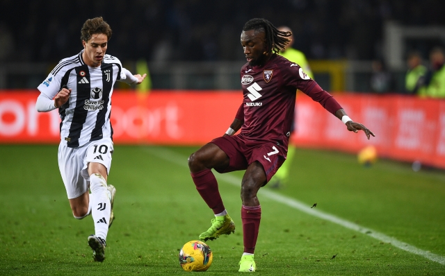 Torino's Yann Karamoh battles for the ball whit Juventus' Kenan Yildizduring the Serie A soccer match between Torino and Juventus at the Stadio Olimpico Grande Torino in Turin, north west Italy - Saturday, January 11, 2025. Sport - Soccer.  (Photo by Alberto Gandolfo/LaPresse)