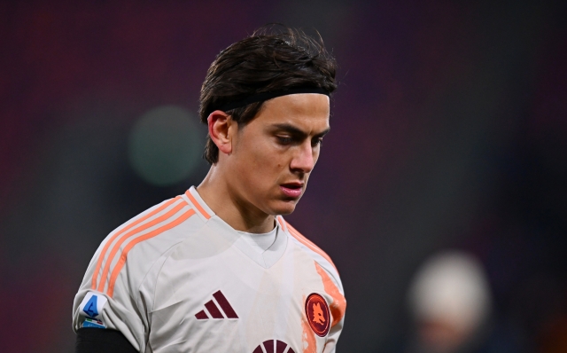 BOLOGNA, ITALY - JANUARY 12: Paulo Dybala of AS Roma looks on during the Serie A match between Bologna and AS Roma at Stadio Renato Dall'Ara on January 12, 2025 in Bologna, Italy. (Photo by Alessandro Sabattini/Getty Images)