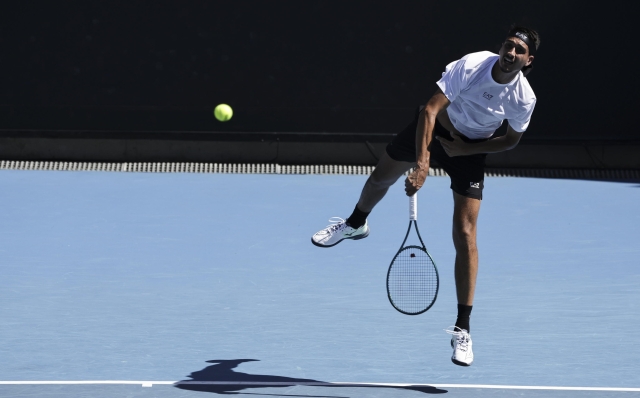 epa11832703 Lorenzo Sonego of Italy serves during his Men's Singles round 3 match against Fabian Marozsan of Hungary at the Australian Open tennis tournament in Melbourne, Australia, 18 January 2025.  EPA/ROLEX DELA PENA