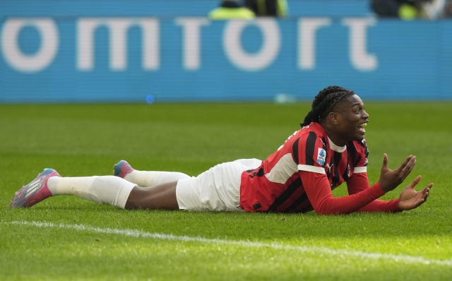 AC Milan's Rafael Leao reacts with during a Serie A soccer match between AC Milan and Parma, at the San Siro stadium in Milan, Italy, Sunday, Jan. 26, 2025. (AP Photo/Luca Bruno)