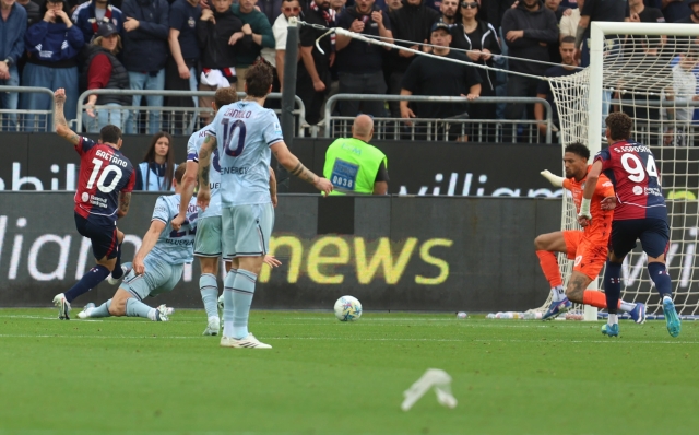 Cagliaris Gianluca Gaetano (L) in action during Italian Serie A soccer match Cagliari calcio vs Udinese Calcio at the Unipol Domus in Cagliari, Italy, 9 may 2026 ANSA/FABIO MURRU