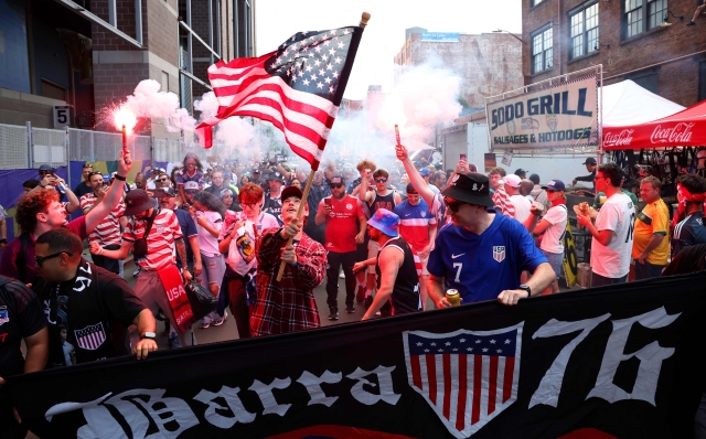 SEATTLE, WASHINGTON - JUNE 19: Fans of the United States are seen with flares outside the stadium before the FIFA World Cup 2026 Group D match between USA and Australia at Seattle Stadium on June 19, 2026 in Seattle, Washington. Alex Grimm/Getty Images/AFP (Photo by ALEX GRIMM / GETTY IMAGES NORTH AMERICA / Getty Images via AFP)