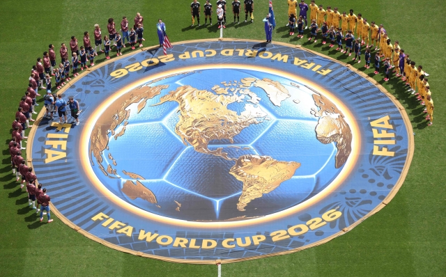 SEATTLE, WASHINGTON - JUNE 19: Players and match officials line up before the FIFA World Cup 2026 Group D match between USA and Australia at Seattle Stadium on June 19, 2026 in Seattle, Washington. Alex Grimm/Getty Images/AFP (Photo by ALEX GRIMM / GETTY IMAGES NORTH AMERICA / Getty Images via AFP)