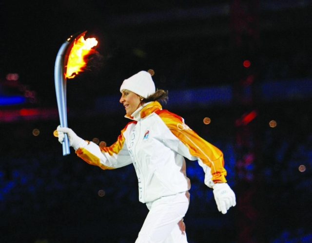 ITALY - FEBRUARY 10: Opening Ceremony: 2006 Winter Olympics, Former Italian skier Deborah Compagnoni carrying Olympic torch before games, Torino, Italy 2/10/2006 (Photo by Al Tielemans/Sports Illustrated via Getty Images) (SetNumber: X75058 TK1 R1)