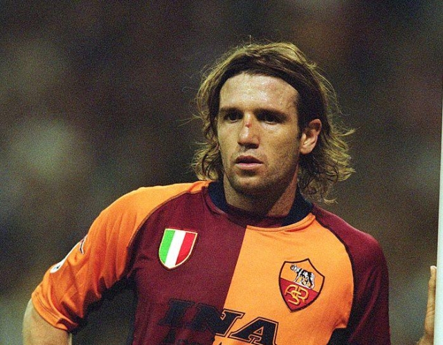 24 Oct 2001: Vincent Candela of Roma guards the near post during the UEFA Champions League match between Real Madrid and Roma played at the Estadio de Bernabeu in Madrid, Spain. The match ended in a 1 - 1 draw. \ Mandatory Credit: Phil Cole /Allsport