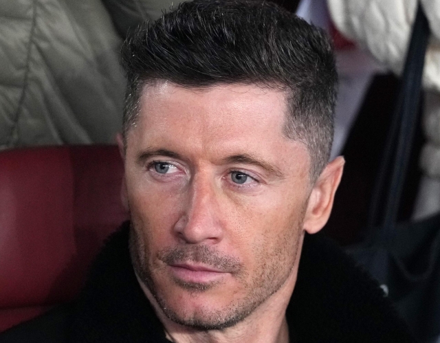  Robert Lewandowski of FC Barcelona looks on from the stands prior to the Copa Del Rey Semi Final Second Leg match between FC Barcelona and AtlÃ©tico de Madrid at Camp Nou on March 03, 2026 in Barcelona, Spain. (Photo by Alex Caparros/Getty Images)