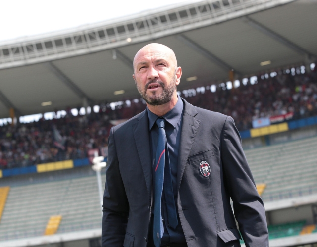 Crotone's head coach Walter Zenga looks on during  the Italian Serie A soccer match Chievo Verona vs F.C. Crotone at Bentegodi stadium in Verona, Italy, 06 May  2018.  ANSA/EMANUELE PENNACCHIO