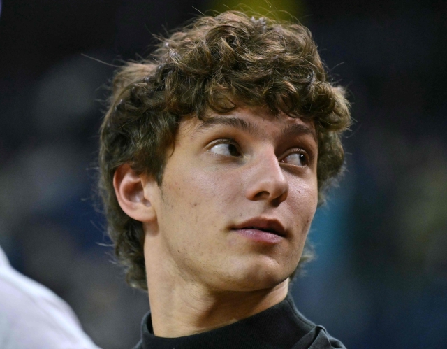 Mercedes' Italian F1 driver Kimi Antonelli attends the 2025/2026 NBA season basketball match between the Memphis Grizzlies and Orlando Magic at the O2 Arena in London on January 18, 2026. (Photo by Glyn KIRK / AFP)