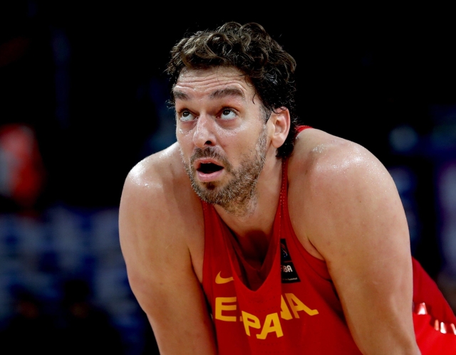 epa06200438 Spain's Pau Gasol reacts during the EuroBasket 2017 Quarter Final match between Germany and Spain in Istanbul, Turkey, 12 September 2017.  EPA/SEDAT SUNA