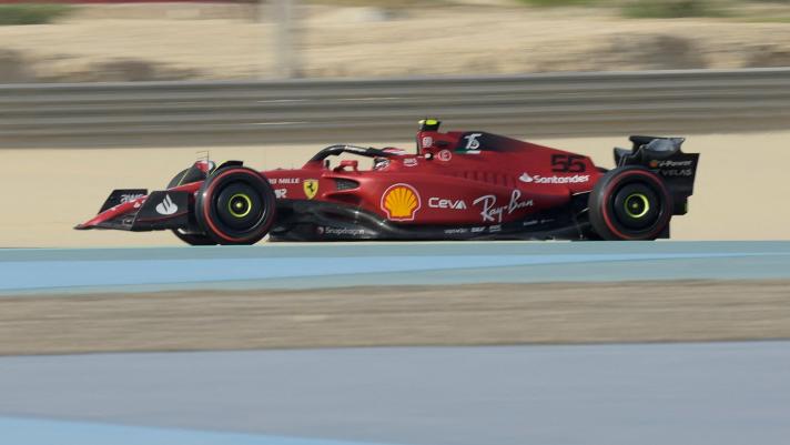 Ferrari's Spanish driver Carlos Sainz Jr drives during the first day of Formula One (F1) pre-season testing at the Bahrain International Circuit in the city of Sakhir on March 10, 2022. (Photo by Mazen Mahdi / AFP)
