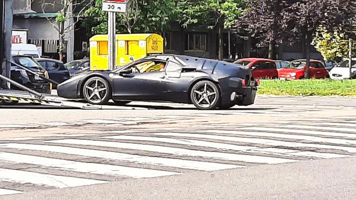 La Ferrari avvistata in strada