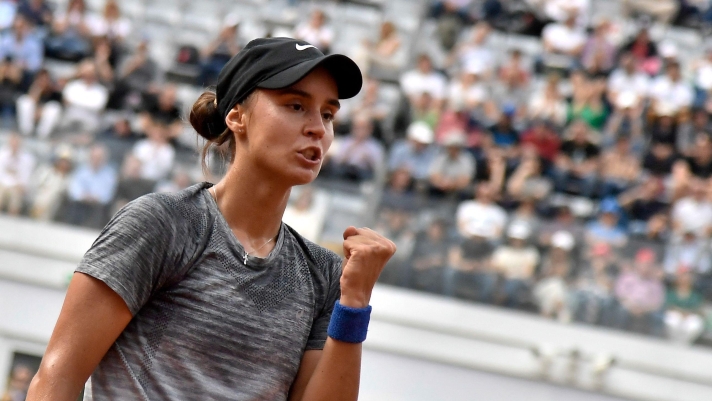 Ukraine's Anhelina Kalinina reacts after a point during their semifinals match of the Women's WTA Rome Open tennis tournament on May 19, 2023 at Foro Italico in Rome. (Photo by Tiziana FABI / AFP)