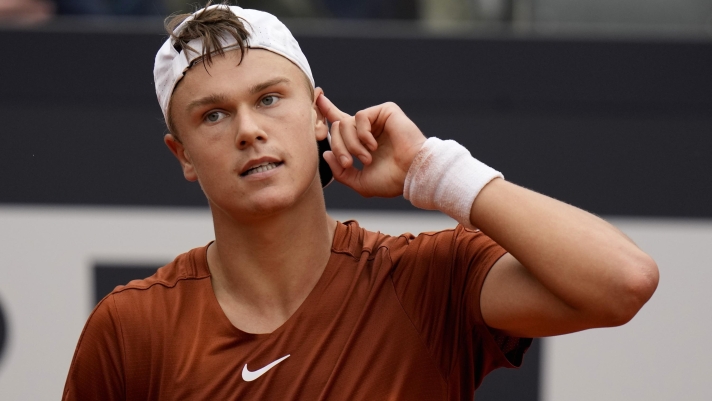 Denmark's Holger Rune gestures during a semi final match against Norway's Casper Ruud at the Italian Open tennis tournament in Rome, Italy, Saturday, May 20, 2023. (AP Photo/Alessandra Tarantino)