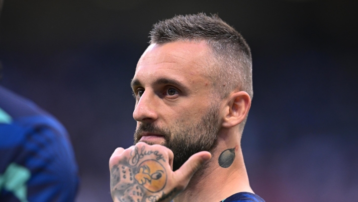 MILAN, ITALY - MAY 27:  Marcelo Brozovic of FC Internazionale warms up ahead before the Serie A match between FC Internazionale and Atalanta BC at Stadio Giuseppe Meazza on May 27, 2023 in Milan, Italy. (Photo by Mattia Ozbot - Inter/Inter via Getty Images)