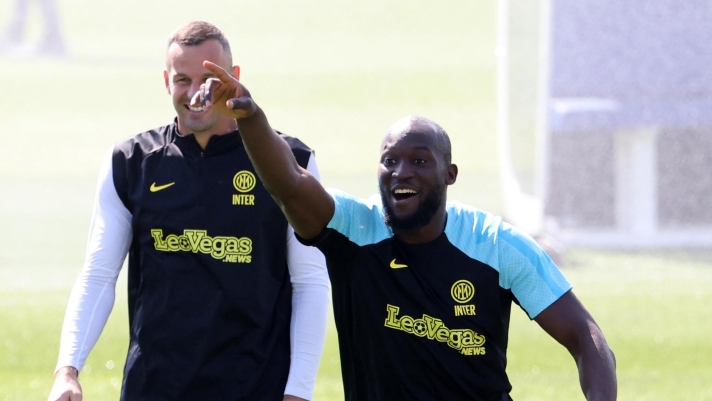 Inter Milan's Romelu Lukaku  gestures  during the  training session in Suing Sporting Center, in Appiano Gentile, northern Italy,  15 May 2023. Inter will face Milan for the second leg of the semi final of Champions League on 10 May 2023. ANSA / MATTEO BAZZI