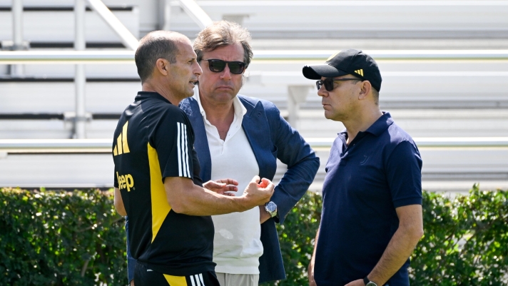 LOS ANGELES, CALIFORNIA - JULY 28: (L-R) Manager Massimiliano Allegri of Juventus speaks to sporting director Cristiano Giuntoli of Juventus, and Chief Executive Officer Maurizio Scanavino of Juventus during a training session on July 28, 2023 in Los Angeles, California. (Photo by Daniele Badolato - Juventus FC/Juventus FC via Getty Images)
