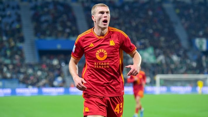 REGGIO NELL'EMILIA, ITALY - DECEMBER 03: Rasmus Kristensen of AS Roma during the Serie A TIM match between US Sassuolo and AS Roma at Mapei Stadium - Citta' del Tricolore on December 03, 2023 in Reggio nell'Emilia, Italy. (Photo by Fabio Rossi/AS Roma via Getty Images)