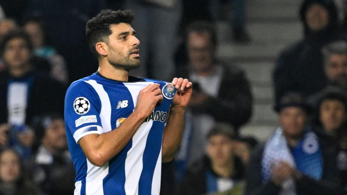 TOPSHOT - FC Porto's Iranian forward #09 Mehdi Taremi celebrates scoring his team's third goal during the UEFA Champions League Group H football match between FC Porto and FC Shakhtar Donetsk at the Dragao stadium in Porto on December 13, 2023. (Photo by MIGUEL RIOPA / AFP)