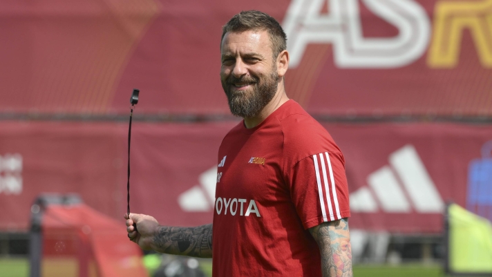 ROME, ITALY - APRIL 16: AS Roma coach Daniele De Rossi during training session at Centro Sportivo Fulvio Bernardini on April 16, 2024 in Rome, Italy. (Photo by Luciano Rossi/AS Roma via Getty Images)