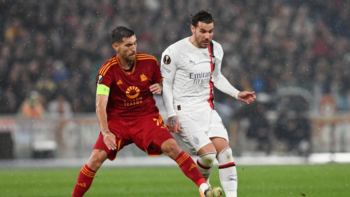 ROME, ITALY - APRIL 18: Theo Hernandez of AC Milan battles for possession with Lorenzo Pellegrini of AS Roma during the UEFA Europa League 2023/24 Quarter-Final second leg match between AS Roma and AC Milan at Stadio Olimpico on April 18, 2024 in Rome, Italy. (Photo by Francesco Pecoraro - AC Milan/AC Milan via Getty Images)