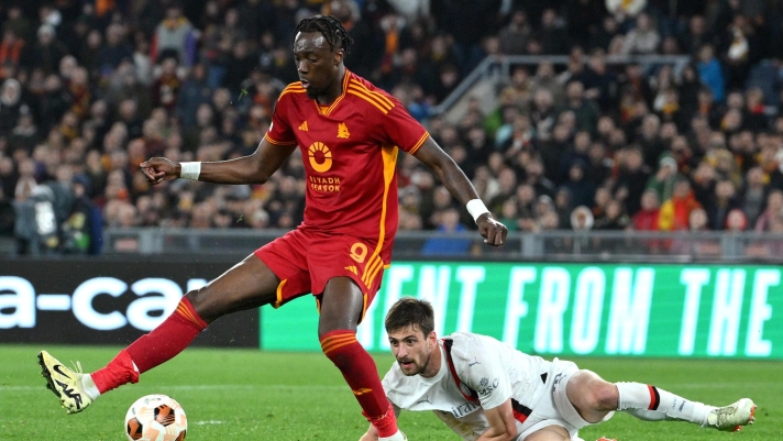 AS Roma's Tammy Abraham (L) vies for the ball with AC Milan's Matteo Gabbia during the UEFA Europe League quarter final second leg soccer match between AS Roma and AC Milan at Olimpico stadium in Rome, Italy, 18 April 2024.  ANSA/ETTORE FERRARI