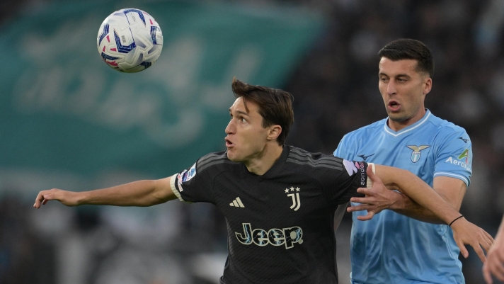 Juventus' Federico Chiesa Lazio’s Nicolo Casale during the Serie A Tim soccer match between Lazio and Juventus at the Rome's Olympic stadium, Italy - Saturday March 30, 2024 - Sport  Soccer ( Photo by Alfredo Falcone/LaPresse )