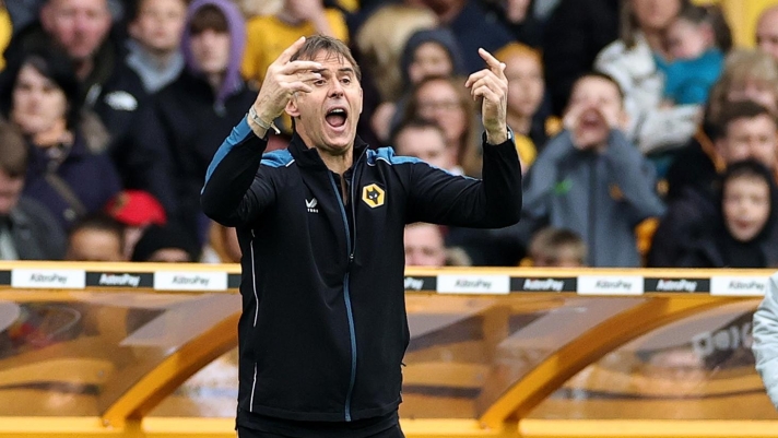 WOLVERHAMPTON, ENGLAND - MAY 06:  Julen Lopetegui, the Wolverhampton Wanderers manager shouts instructions during the Premier League match between Wolverhampton Wanderers and Aston Villa at Molineux on May 06, 2023 in Wolverhampton, England. (Photo by David Rogers/Getty Images)