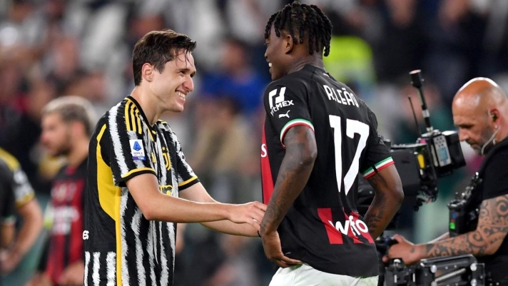 TURIN, ITALY - MAY 28: Federico Chiesa of Juventus and Rafael Leao of AC Milan talk following the Serie A match between Juventus and AC MIlan at Allianz Stadium on May 28, 2023 in Turin, Italy. (Photo by Valerio Pennicino/Getty Images)