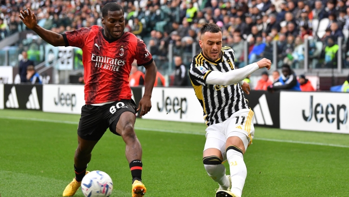 TURIN, ITALY - APRIL 27: Filip Kostic of Juventus crosses the ball whilst under pressure from Yunus Musah of AC Milan during the Serie A TIM match between Juventus and AC Milan at Allianz Stadium on April 27, 2024 in Turin, Italy. (Photo by Valerio Pennicino/Getty Images)